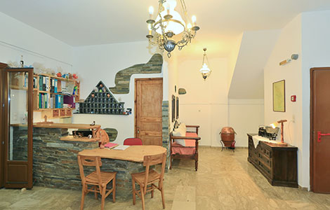 The reception area of Sifnos hotel Benaki